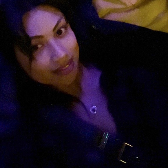 Meet your Posher, Sabrina - Picture 2 of 3